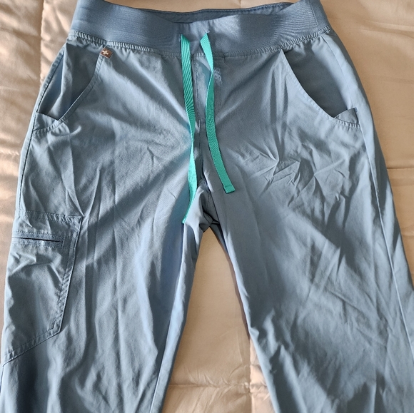 Figs Scrubs - Picture 7 of 11